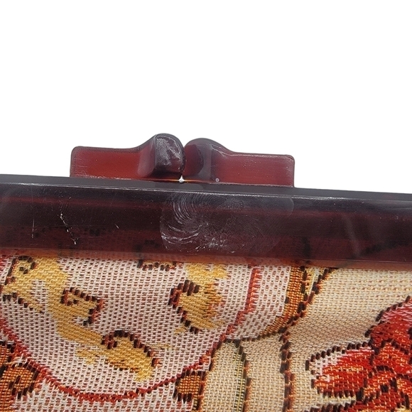 Tapestry style clutch w tortoise/lucite handle - Picture 4 of 7